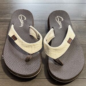 Savvy Textured Brown and Cream Sandals